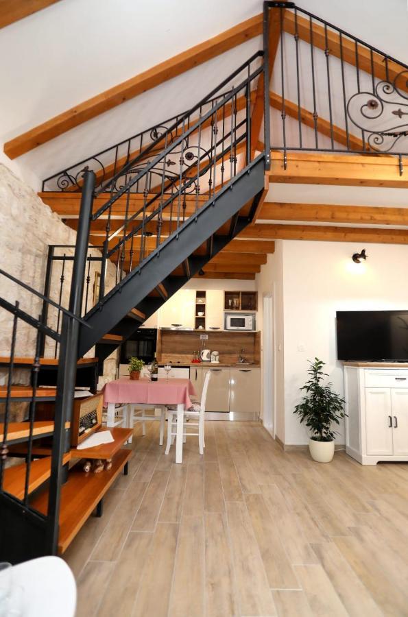 Studio Apartman Mihaella Kaštela Exterior foto