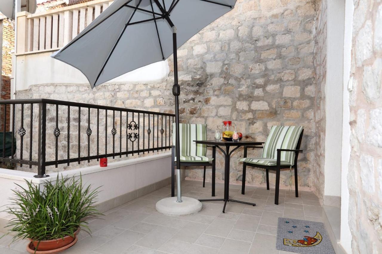 Studio Apartman Mihaella Kaštela Exterior foto